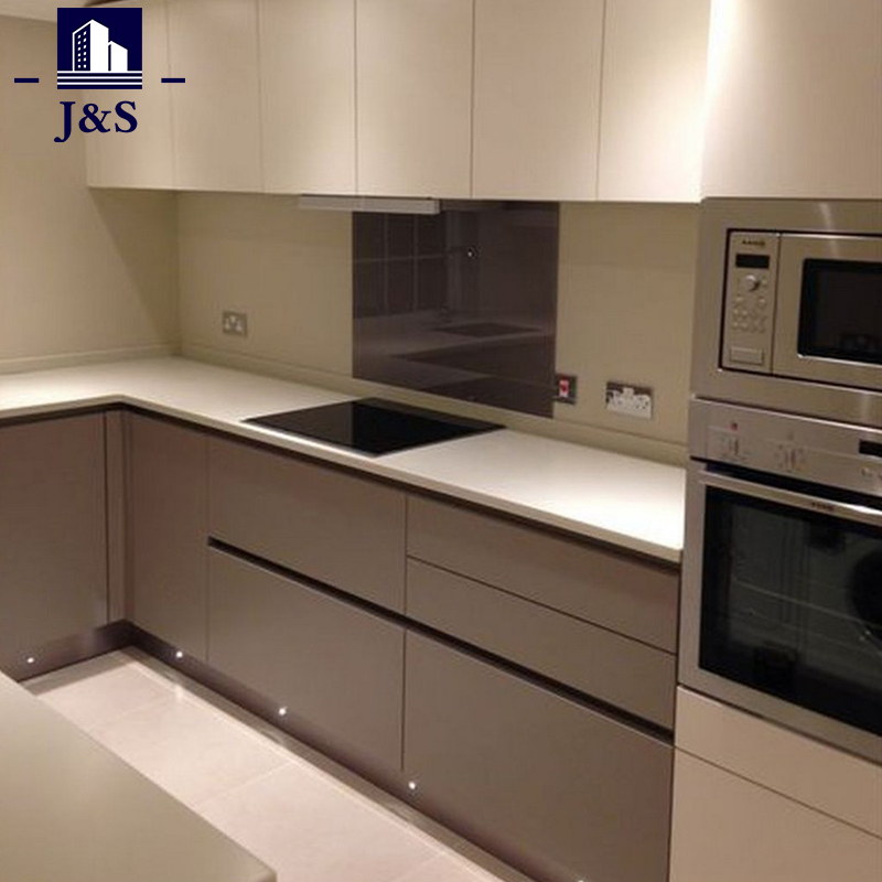 Bagaimana untuk memasang kabinet di dapur kecil?