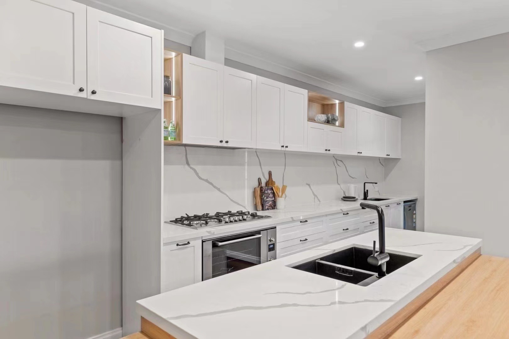 Kabinet dapur, almari pakaian, kes projek solek bilik mandi yang telah siap di Perth Australia