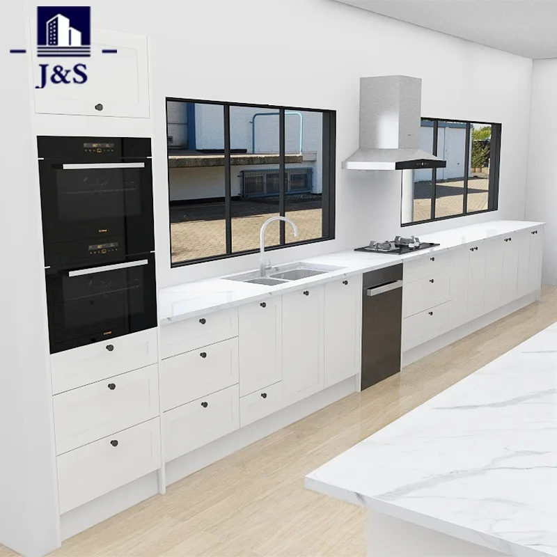 Dapur White Shaker dengan Pulau Marmar